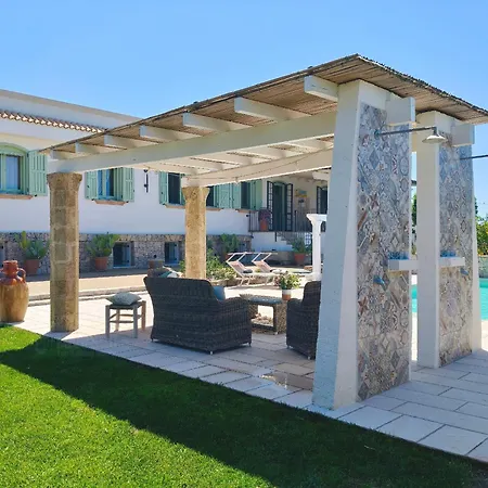 La Cuccuvascia Pool House By Lovesud أليسانو